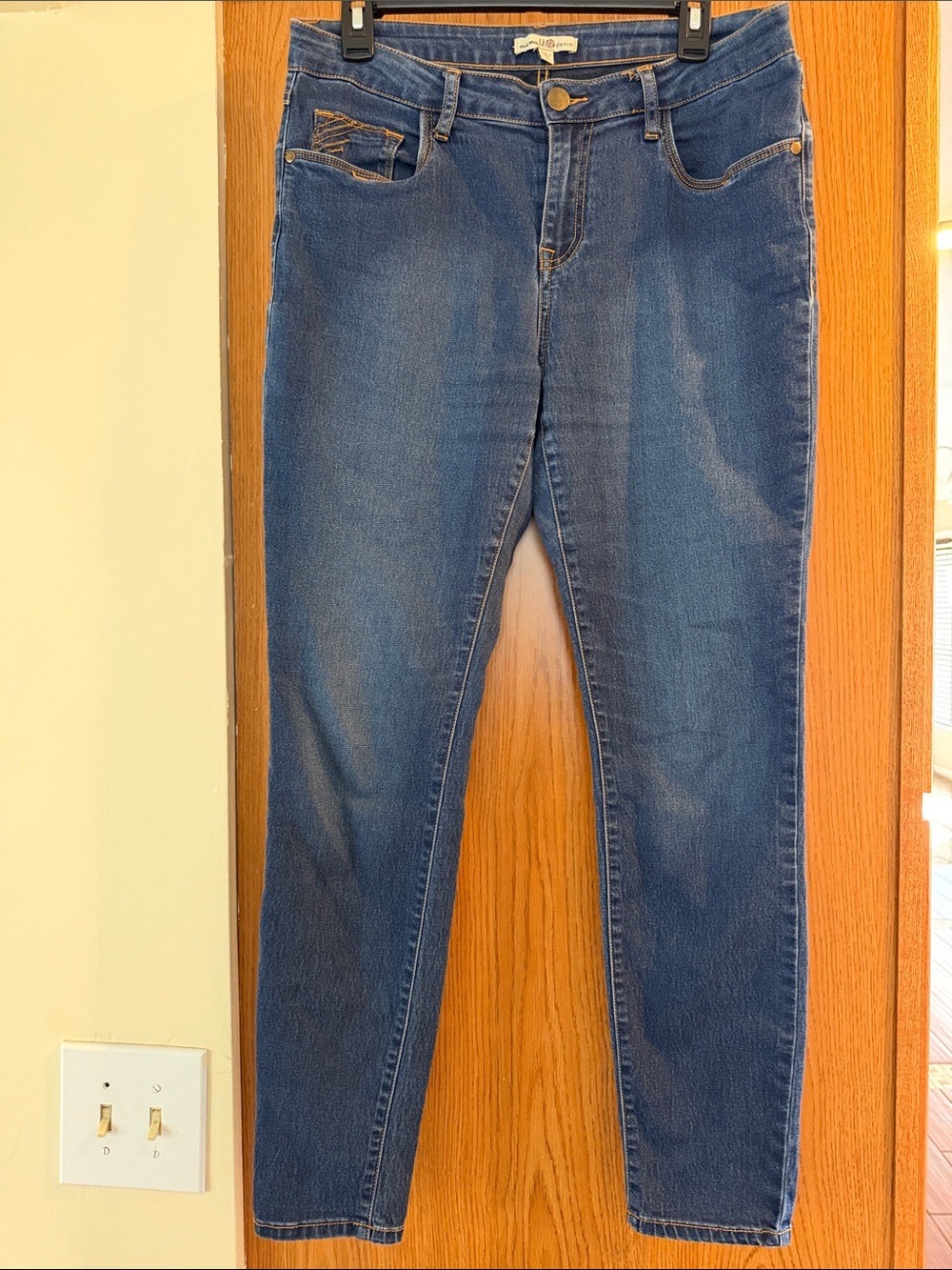 ONE WORLD Women’s Slim Jeans in Classic Blue